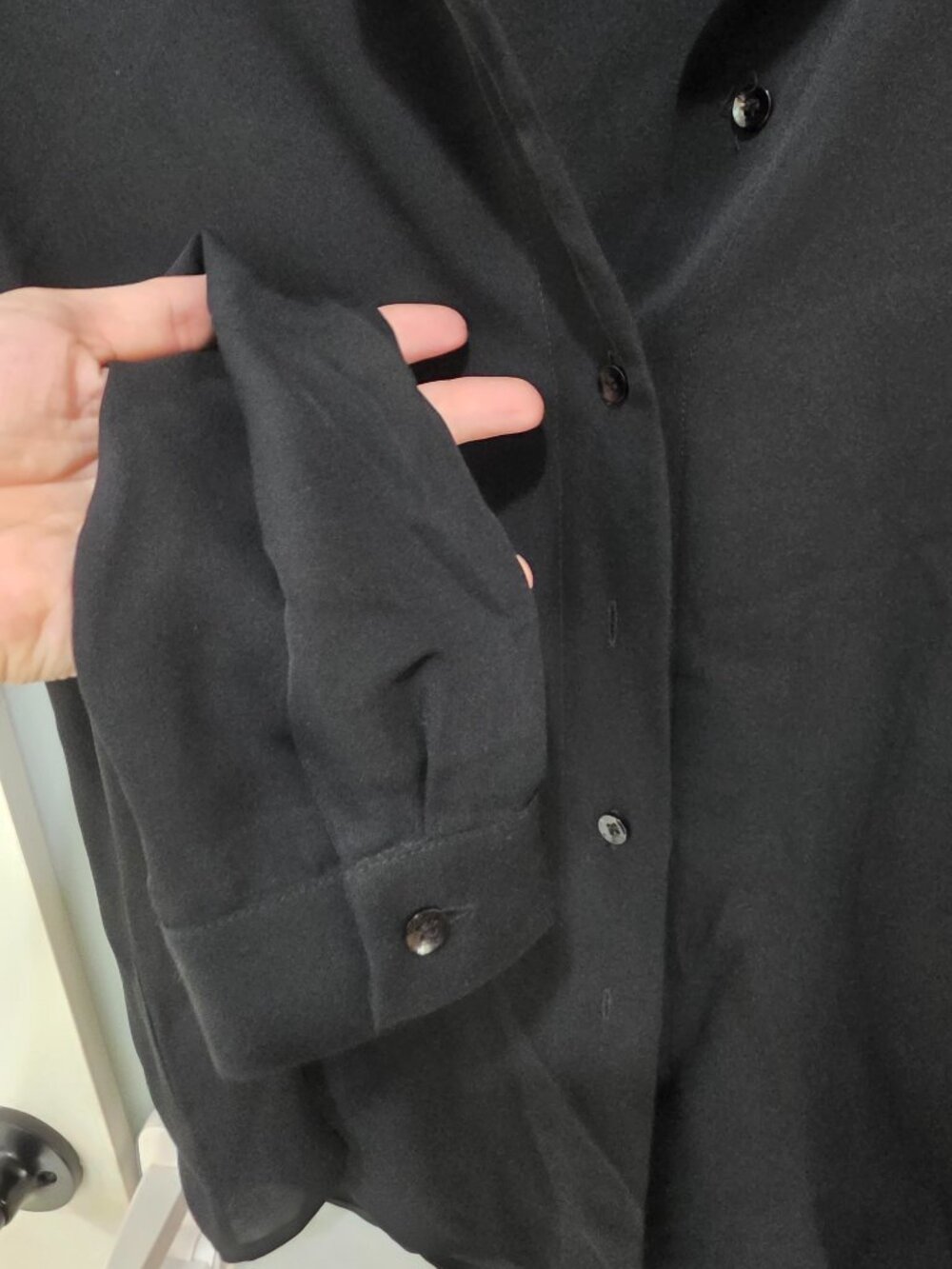 Jones New York 100% Silk Black Blouse – Women’s Size 6 Button Front - Picture 4 of 6